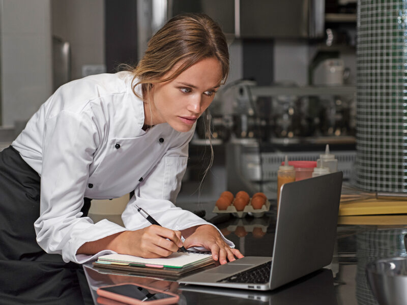 Técnico/a Especialista em Gestão e Produção de Cozinha